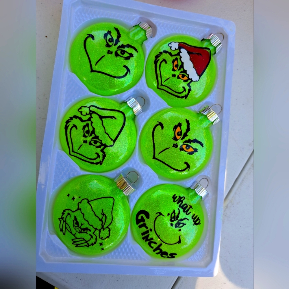 Grinch Christmas ornament set